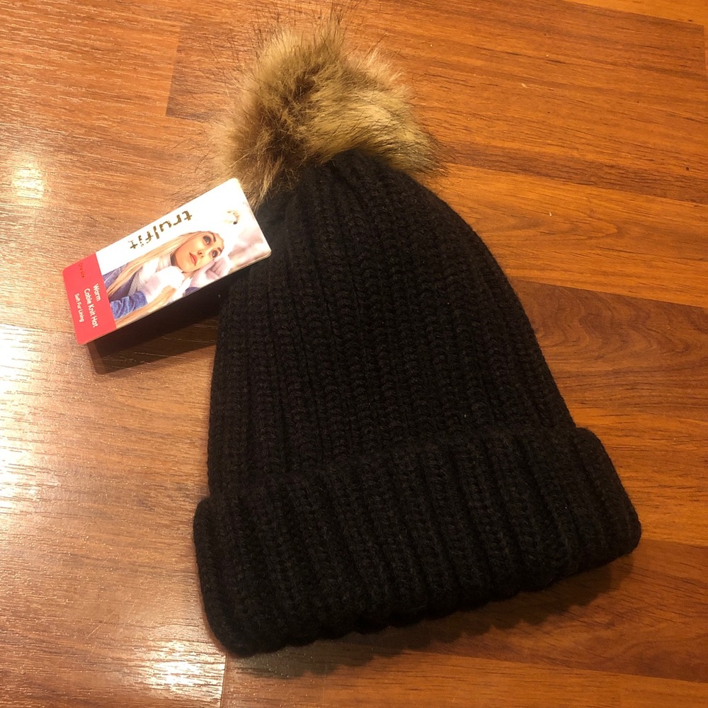 NWT TruFit Black Cable Knit Beanie with Pom on top Soft fur lining